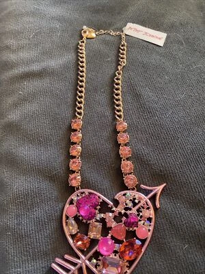 BETSEY JOHNSON Tono Oro Rosa "Not Your Babe" Rosa Corazón Bling Declaración Collar Foto 1 de 3