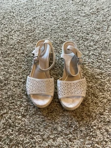 Vionic Ariel Keilsandalen Wildleder taupe Größe 9,5 gebraucht, in einwandfreiem Zustand - Bild 1 von 14