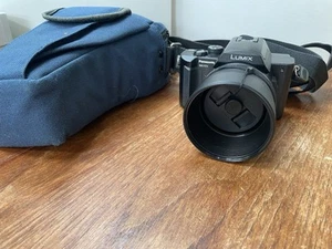 Panasonic LUMIX DMC-FZ10 4.0MP Digital Camera - Black - Picture 1 of 8