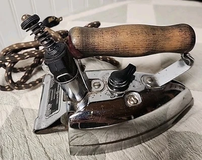 Vintage 1930's General Electric Hi-Speed Caldro Speedster Iron - Image 1 of 4