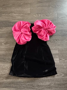 Neu ohne Etikett Miscreants London Minikleid schwarz Samt mit rosa Poofs Amor UK 8/US 4 - Bild 1 von 5