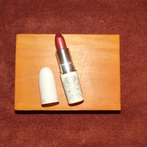 MAC Culture Class Antiquitease: Finery Shimmer Lipstick RARE DISCON! LE Limited - Bild 1 von 2