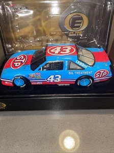 Action RCCA Elite Richard Petty Farewell Car Autograph Auto 1992 Pontiac NASCAR - Picture 1 of 15