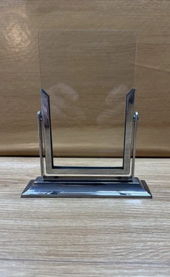 Marco de fotos de metal/vidrio plateado retrato 3 1/2” por 5 1/2” mesa Inglaterra Foto 1 de 4