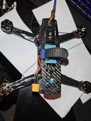 5 inch multirotor fpv drone bnf 2300kv motor unknown stack 2 to 4s lipo, props. - Image 1 of 4