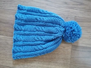 Handgestrickte Puppenmütze, Babymütze, Fotografie Requisite NEU - Bild 1 von 2
