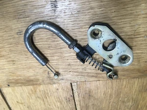 Ducati ST2 ST4 Rücksitzbank Schloss Pin Halter Fang - Bild 1 von 1