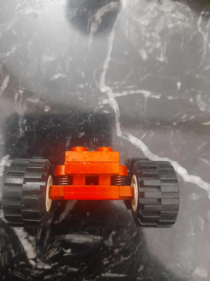 LEGO Technic Wheel Units with Spring Suspension RED & 2 White Wheels - Image 1 of 4