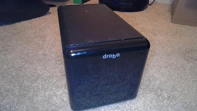 Arreglo de almacenamiento externo Drobo Dro4D-D de 4 bahías con unidades Foto 1 de 4