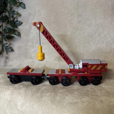 Motor de tren de madera Thomas & Friends Rocky The Crane con licitación delantera Foto 1 de 3