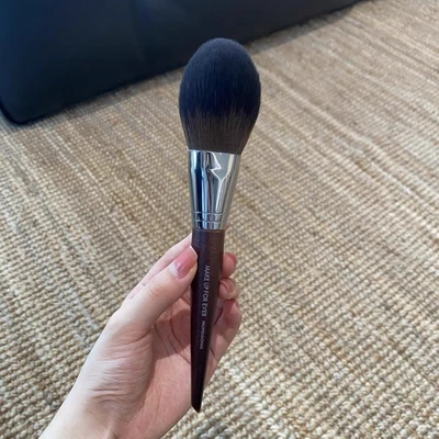 Make Up For Ever #128 Wavy Large Powder Brush New in Sleeve - Image 1 of 3