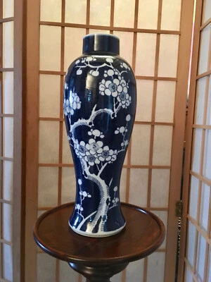 Antique, Blue & White Chinese Vase, Kangxi period 1662-1722 - Image 1 of 4