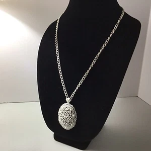 Collana Vintage Monet Filigrana Ciondolo Boho Chic Vintage Revival Smalto Bianco 32” - Foto 1 di 8