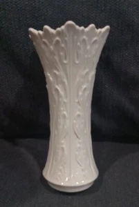 Lenox Vase 8.5 Inch Tall Woodland Cream Ivory Leaf Pattern Spring Table Flowers - Picture 1 of 6
