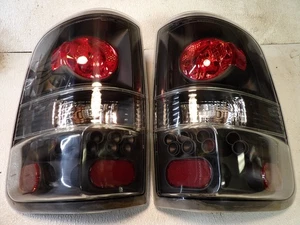 Luz trasera Ford F-150 2004-2008 FR411-UUWW2-BH - Imagen 1 de 11