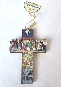 Jim Shore Heartwood Creek 2011 Cross A CHILD IS BORN adorno de resina colgante de pared - Imagen 1 de 5