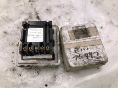 Relé de enganche industrial GE CRI20A04002AA 300VAC 10A; 115V 60Hz 4NO - NUEVO EN CAJA Foto 1 de 3