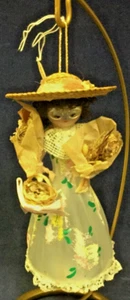 1970 Excellent Condition Italian Glass Lady with Flowers Christmas Ornament 6" - Imagen 1 de 5