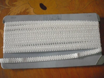 Ancien galon de dentelle écru sur plaque 4,90 m - Photo 1/4