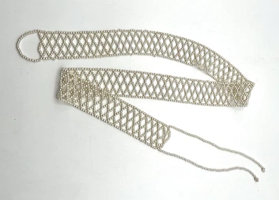 "Cinturón blanco tejido ganchillo cuentas semillas perladas vintage 32"" patrón diamante atado" Foto 1 de 4