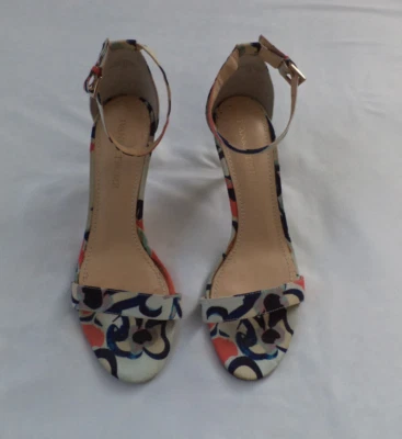 Zapatos de tacón Ivanka Trump floral con correa al tobillo punta abierta para mujer talla 8 M Foto 1 de 4