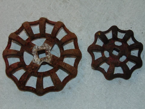 2-VINTAGE INDUSTRIAL VALVE HANDLE FAUCET KNOB STEAMPUNK CAST IRON 5.75 & 4 INCH Cover