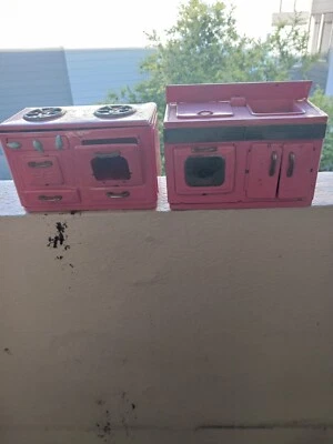 Eletrodomésticos de cozinha vintage de lata para casa de bonecas da década de 1950. Conjunto de 2 como está - Imagem 1 de 4