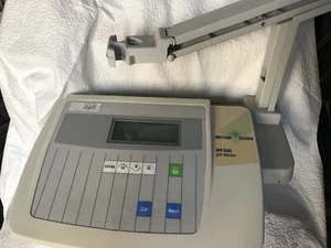 Medidor de pH Mettler Toledo MP220 (con 30 días de piezas y garantía de mano de obra) - Imagen 1 de 4