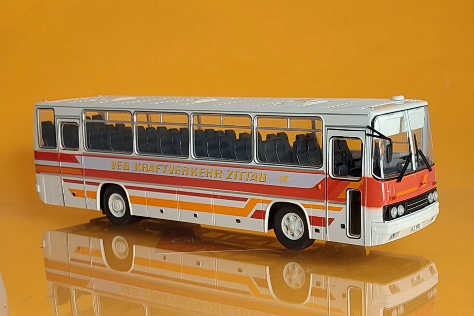 Premium ClassiXXs 47125 # Ikarus 256 Reisebus weiss/rot VEB KVK Zittau 1:43 Bus - Bild 1 von 3