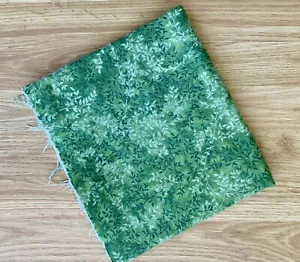 FLEESE FABRIC 1/2 Yard Green Vines By Fabrictraditions - Picture 1 of 6
