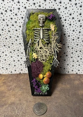 1::12 SCALE COFFIN WITH SKELTON - Image 1 of 2