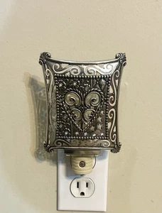Brighton Sensor Night Light Floating Hearts Accents Silver Tone -Light Activated - Picture 1 of 6