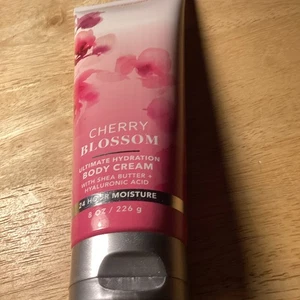 Crema corporal de karité Bath & Body Works Cherry Blossom Moisture Ultra 8 oz - Imagen 1 de 8