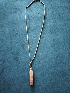 SOS Kapsel Notfall Anhänger mit 43cm Kette NEU aufschraubbar - Bild 1 von 4