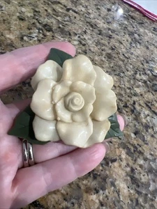 Vintage Lovely Cruver Chicago Collectible Lucite Flower Brooch - Picture 1 of 5
