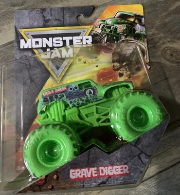 2025 SPIN MASTER MONSTER JAM GRAVE DIGGER TRUCK Triple Green Series 01 - Image 1 of 4
