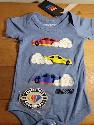 Nascar Bebé Una Pieza Talla 6 Meses + Nascar 75 Aniversario Llavero NUEVO Foto 1 de 4