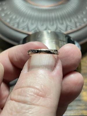 9ct Yellow Gold Diamond In The Rough Ladies Wedding Band Ring Diamonds Size K1/2 - Image 1 of 4