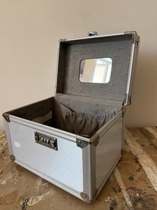 Vintage Silver Aluminum Makeup Case with Mirror & Key – Lockable Storage Box - Picture 1 of 5