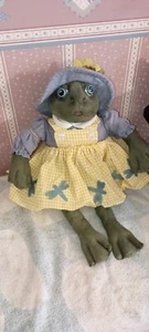JOE SPENCER-GALLERIE II-GATHERED TRADITIONS-FAYE FROG ART DOLL-2020-NEW - Picture 1 of 2