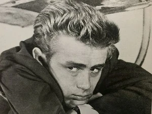 JAMES DEAN VINTAGE POSTCARD - Picture 1 of 7