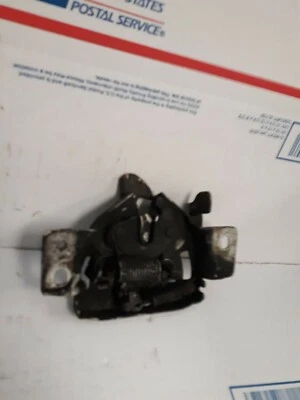 Conjunto de pestillo de capó inferior Geo Tracker 1997 Foto 1 de 3