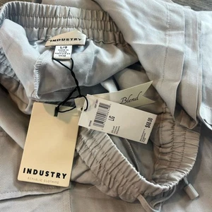 Neu mit Etikett Large INDUSTRY REPUBLIC CLOTHING Hose hellgrau Cargo 5007004 68 $ Viskose - Bild 1 von 8