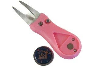 MARCADOR DE BOLA MASÓNICO MASÓNICO ROSA SWITCHBLADE GOLF DIVOT HERRAMIENTA DE REPARACIÓN - Imagen 1 de 3