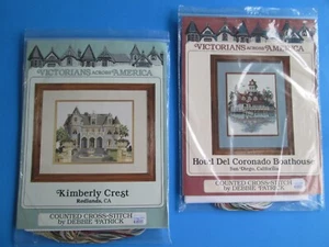 2 DEBBIE PATRICK Viktorianer Kreuzstich-Sets Kimberly Crest + Hotel Del Coronado - Bild 1 von 4