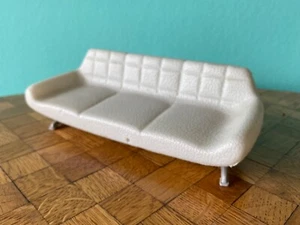 Divano Crailsheimer anni 60 bianco casa delle bambole 1:12 dollhouse couch - Foto 1 di 6