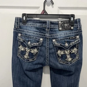 Pantalones de mezclilla Miss Me para mujer talla 28 tiro azul ajustados adornados florales bolsillo cruzado - Imagen 1 de 8
