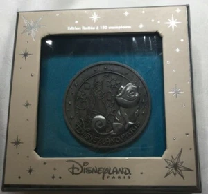 Disney Disneyland Paris wunderschönes Zinn Medaillon Pin Pascal verheddert LE150 :) - Bild 1 von 3