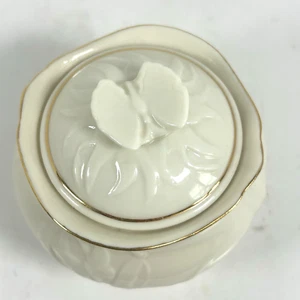 Porcelain Belleek Butterfly Trinket Box Made in Ireland - Picture 1 of 7