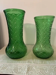 2 HOOSIER INDIANA GLASS 4087 &4086 EMERALD GREEN DIAMOND PATTERN VASES 9.5”&8.5” - Picture 1 of 8